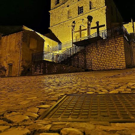 Affittacamere La Cartiera Palazzo Adriano Bagian luar foto